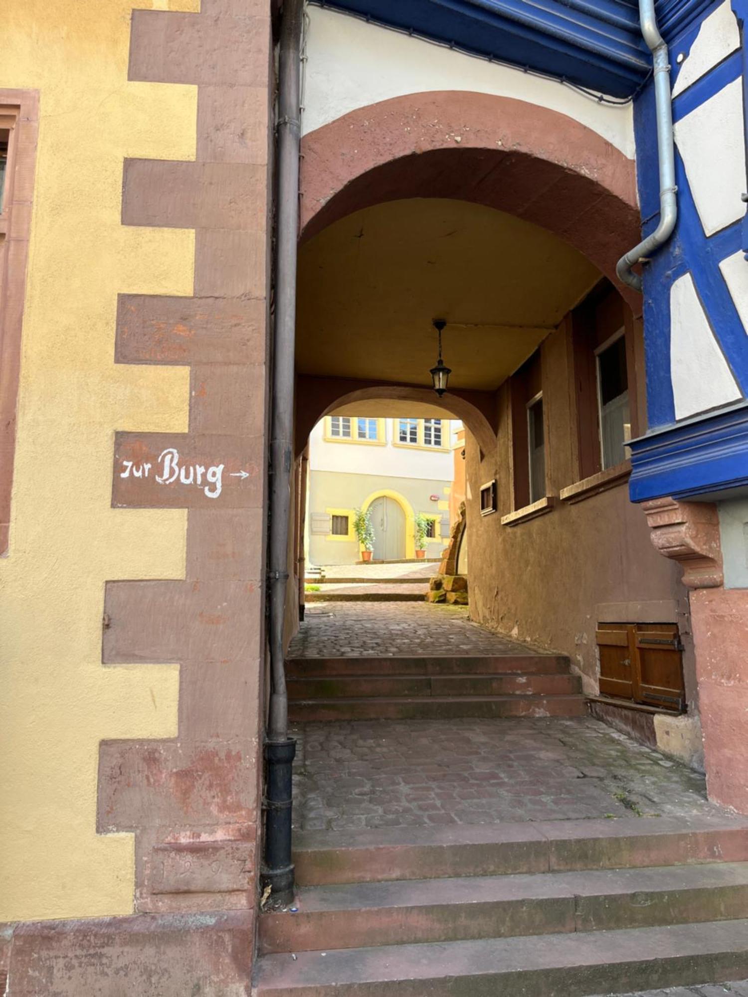La Flamme Wertheim Garni Acomodação com café da manhã Exterior foto