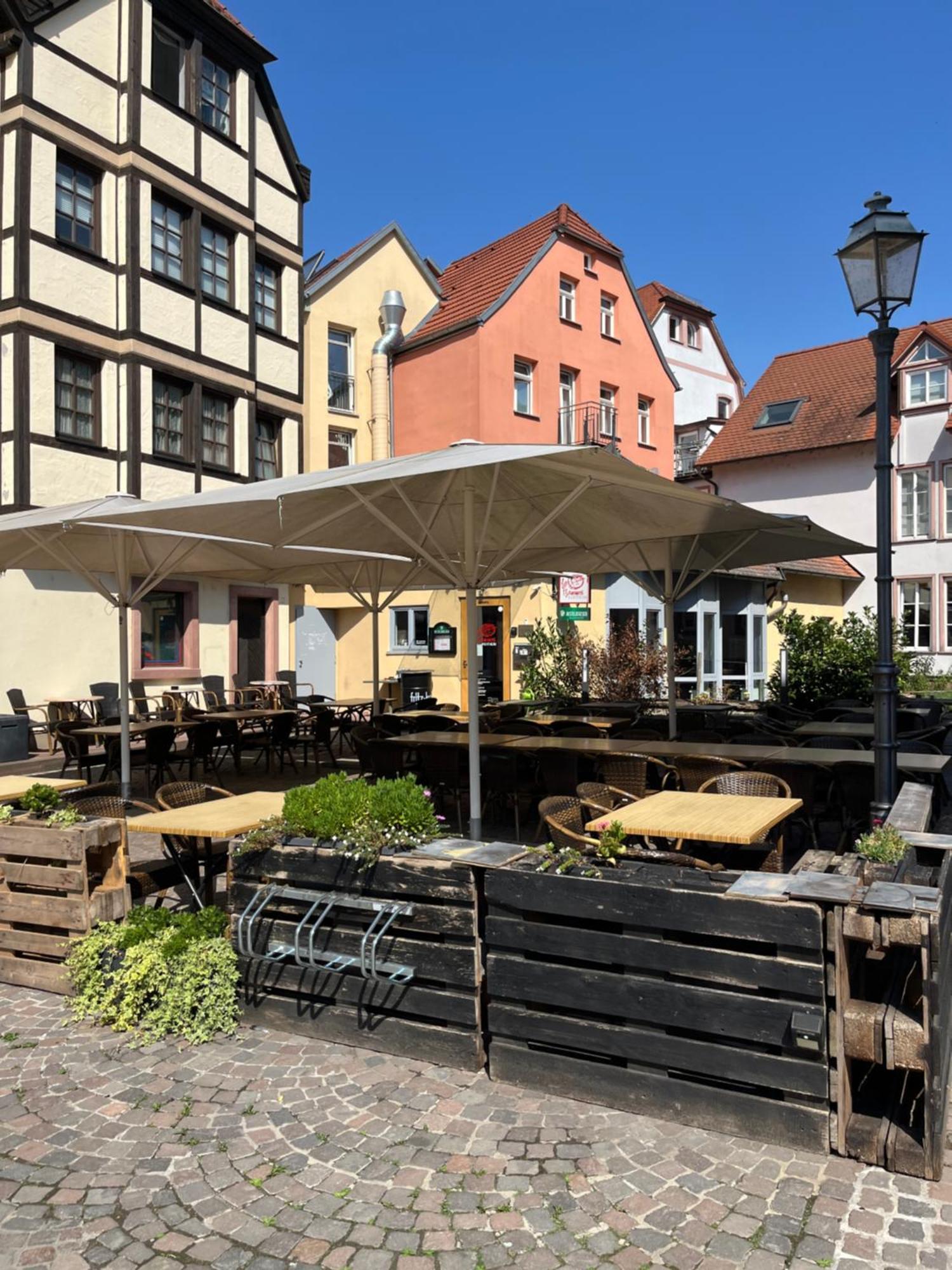La Flamme Wertheim Garni Acomodação com café da manhã Exterior foto