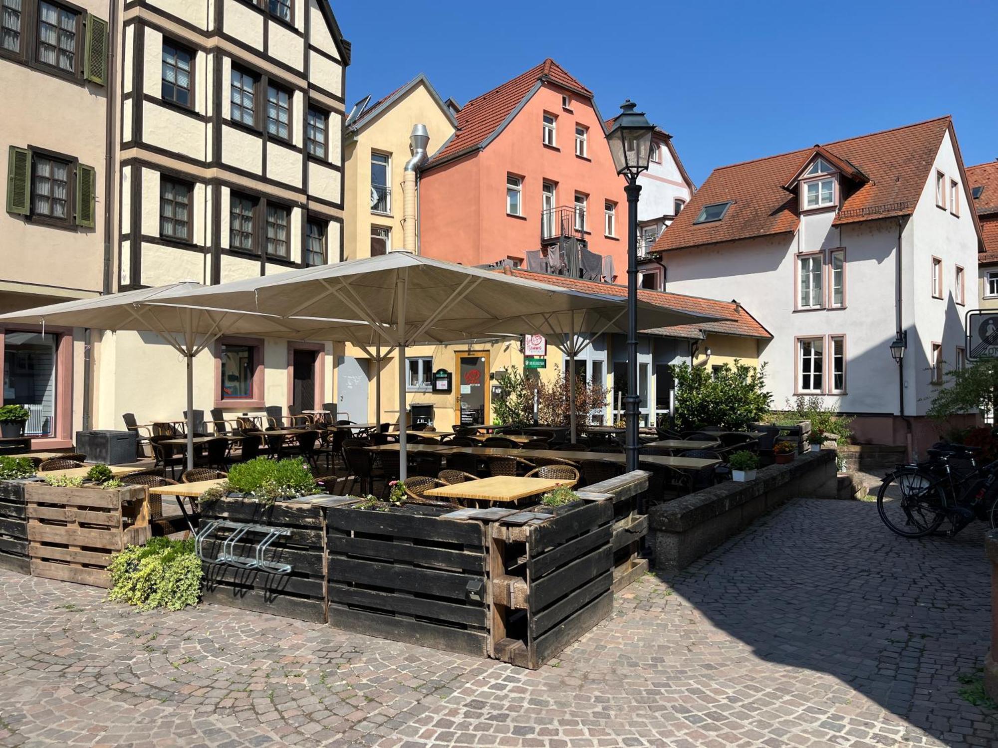 La Flamme Wertheim Garni Acomodação com café da manhã Exterior foto