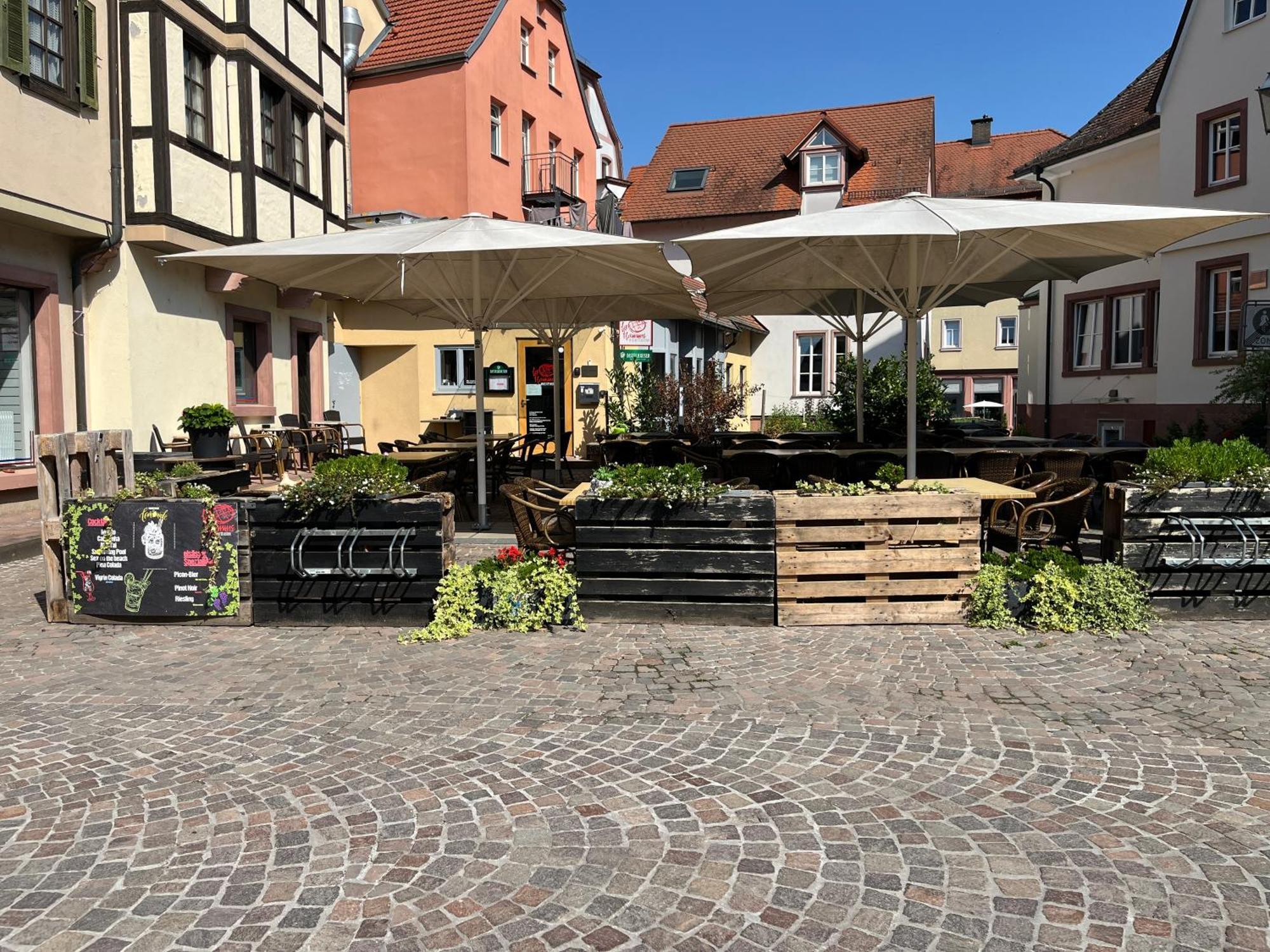 La Flamme Wertheim Garni Acomodação com café da manhã Exterior foto